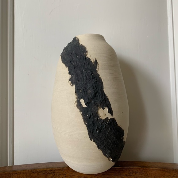 Handmade wheel thrown vase. - Picture 4 of 4